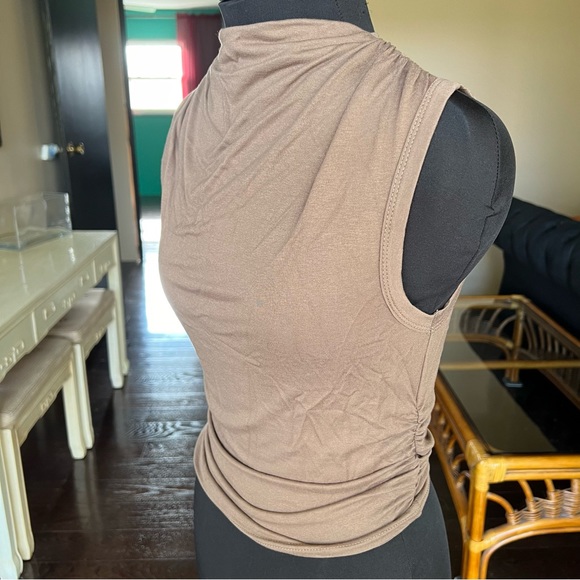 Draped Collar Ruched Tank Top - Picture 8 of 11